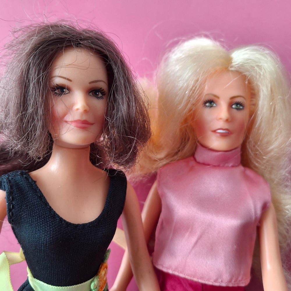 Vintage Hasbro Charlies Angels Kelly & Kris 9 inch Action Figure Dolls 1976